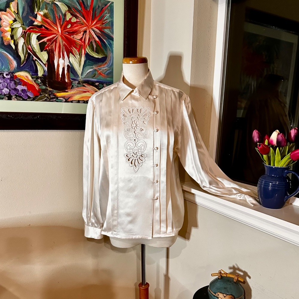 Elegant Cream Silk Blouse w/ Cutwork Lace & Soft Pleats - A Classic - Sz. L